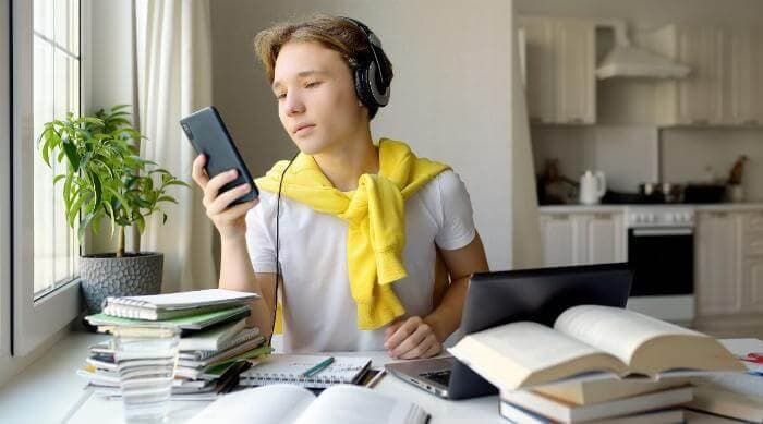 Avoid Distractions While Studying