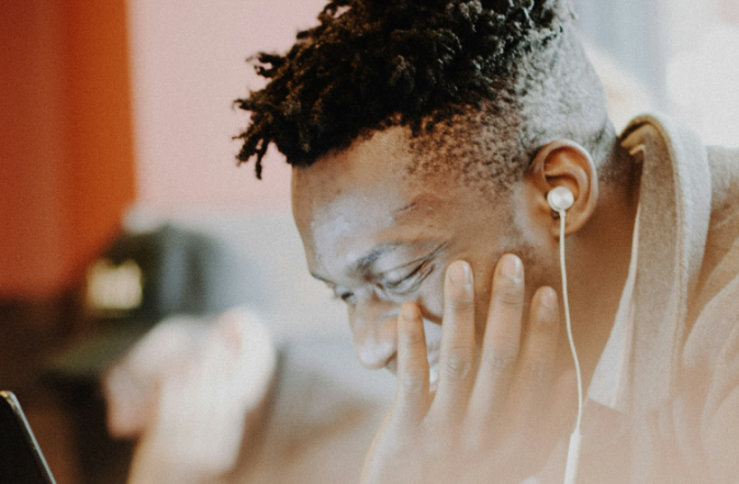 Enhancing Focus in Distraction-Rich Environments: Techniques and Strategies